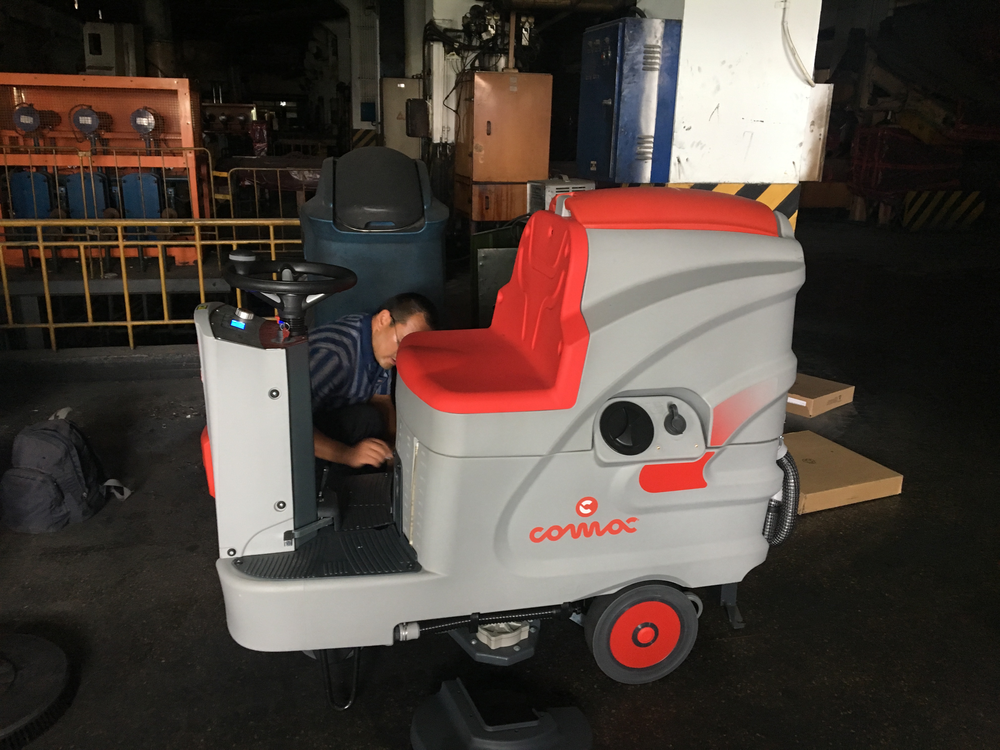 電動洗地機 電動洗地機