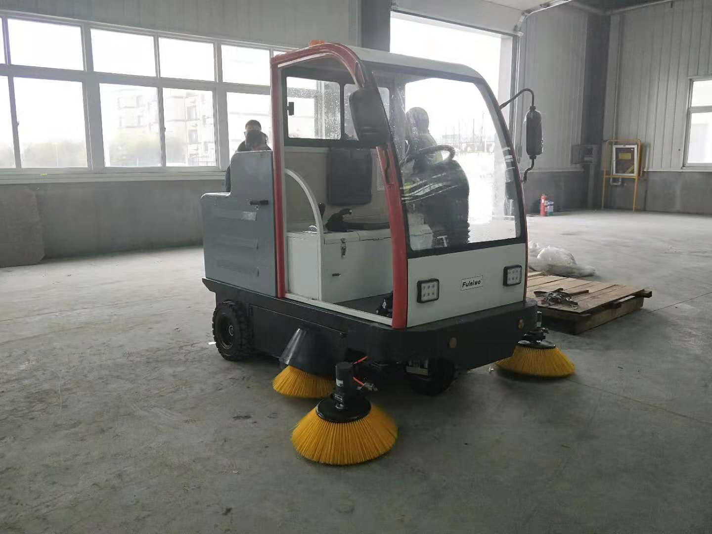 駕駛式掃地機 駕駛式掃地機