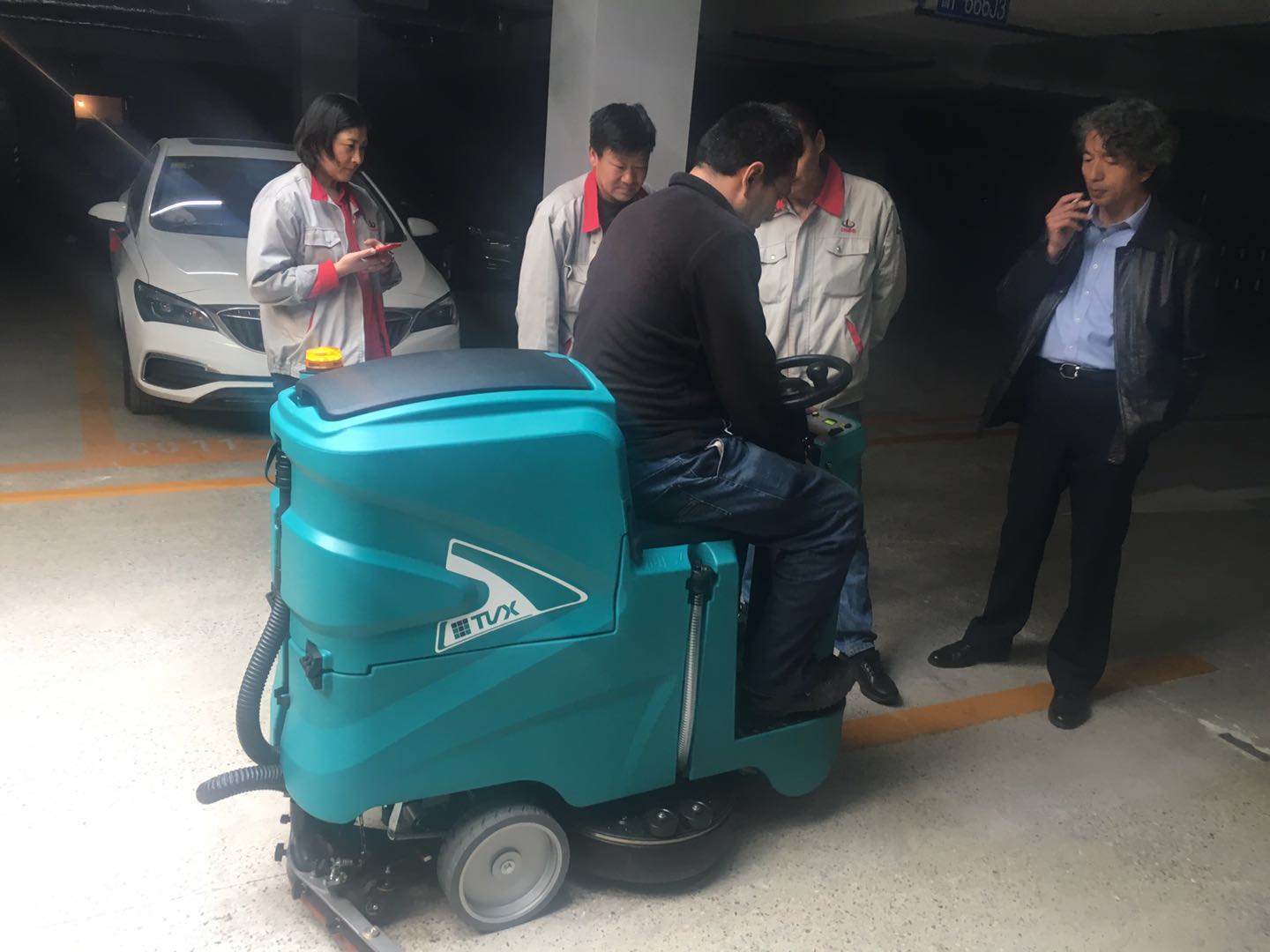 駕駛式洗地機 駕駛式洗地機